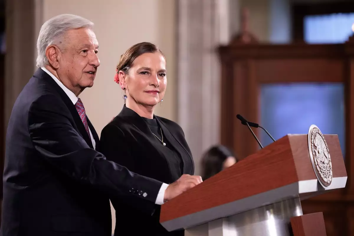 Beatriz Gutiérrez Müller en la conferencia mañanera de AMLO