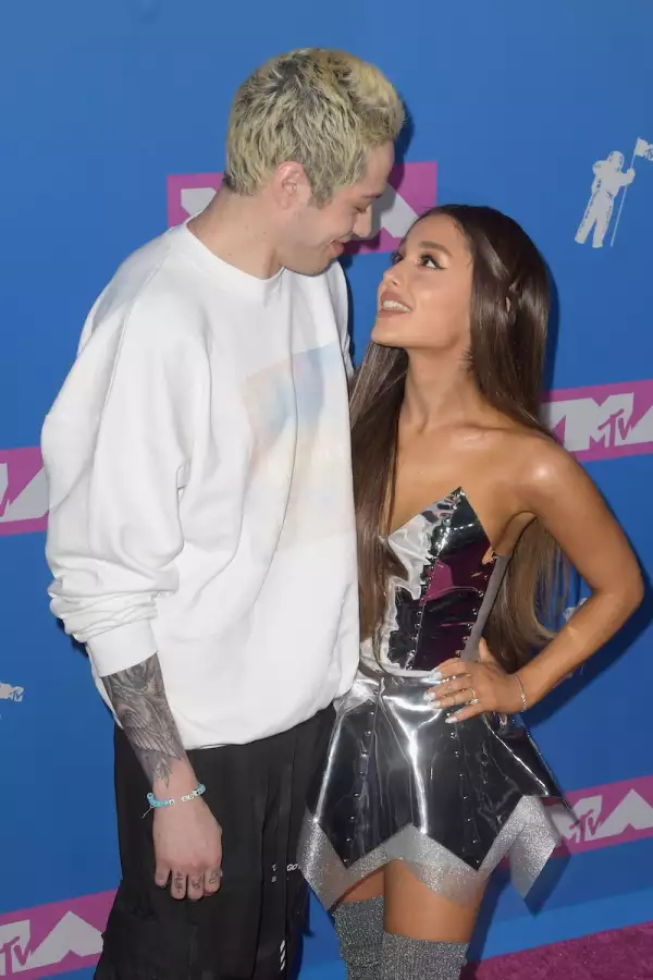 Pete Davidson quiere que Ariana Grande gane el Oscar