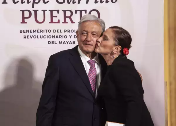 Beatriz Gutiérrez Müller en la conferencia mañanera de AMLO