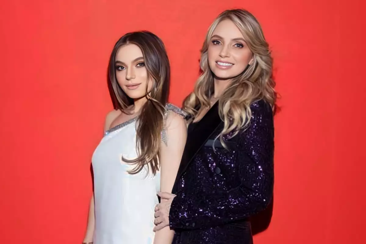 Angélica Rivera y Sofía Castro en el desfile de Elie Saab en Paris Fashion Week