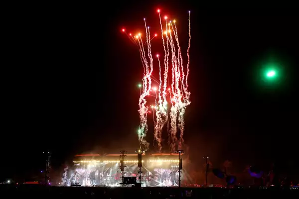 Vista panorámica del final del concierto de Lady Gaga en Coachella 2025