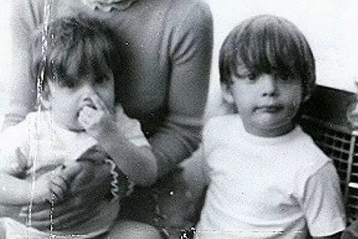 luis-miguel-y-su-hermano.jpg