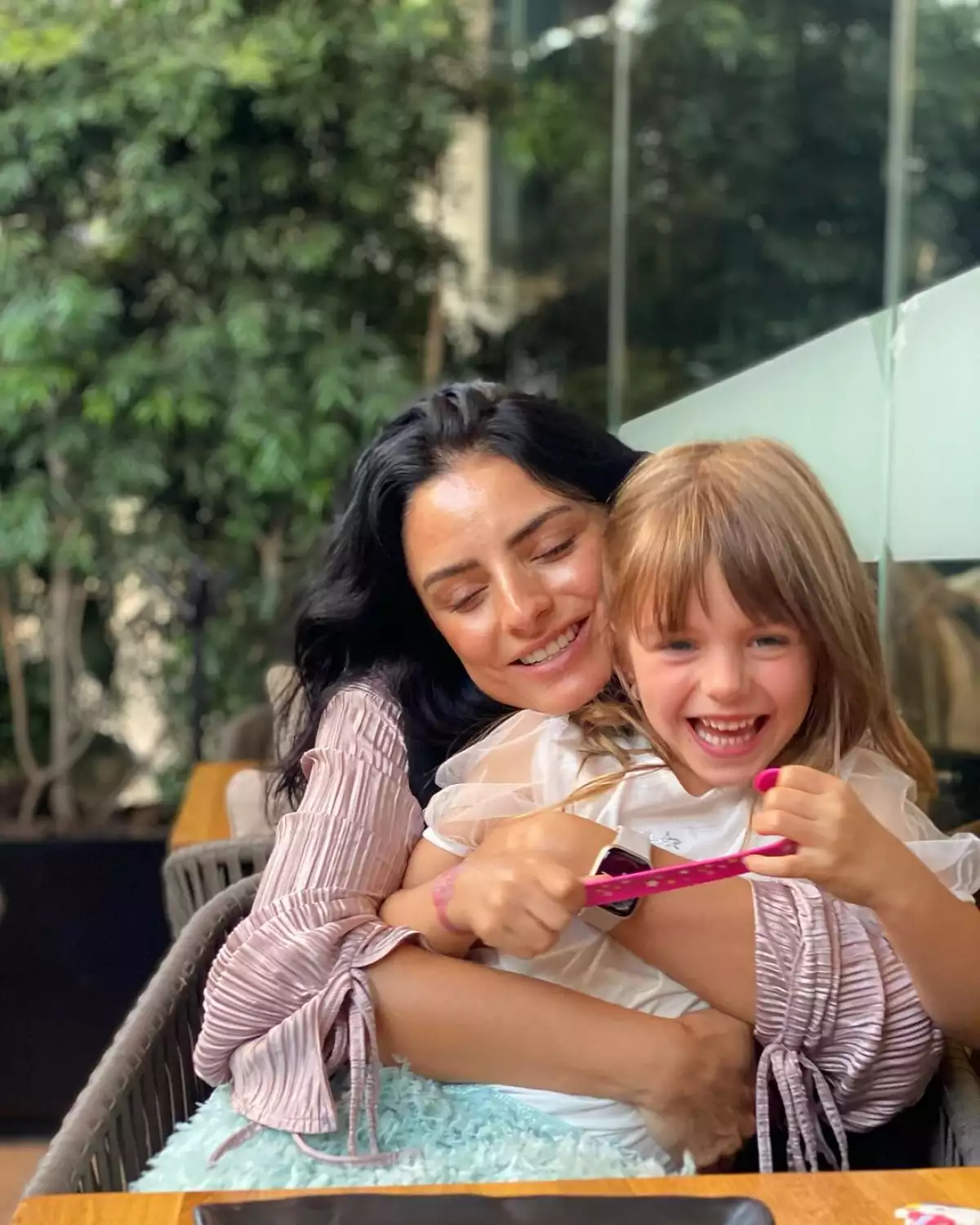aislinn-derbez