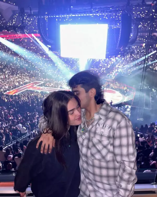 Emily-Cinnamon-y-su-novio.jpg