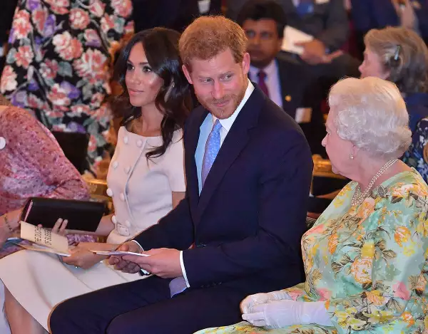 La reina Isabel II con el príncipe Harry, duque de Sussex, y Meghan Markle, duquesa de Sussex,