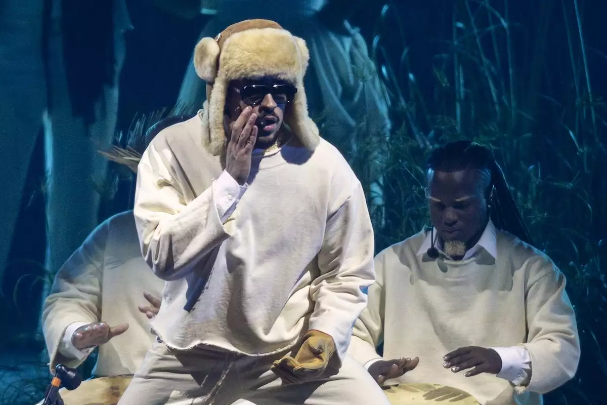 Bad Bunny en el primero de 30 conciertos en el Coliseo de San Juan en Puerto Rico