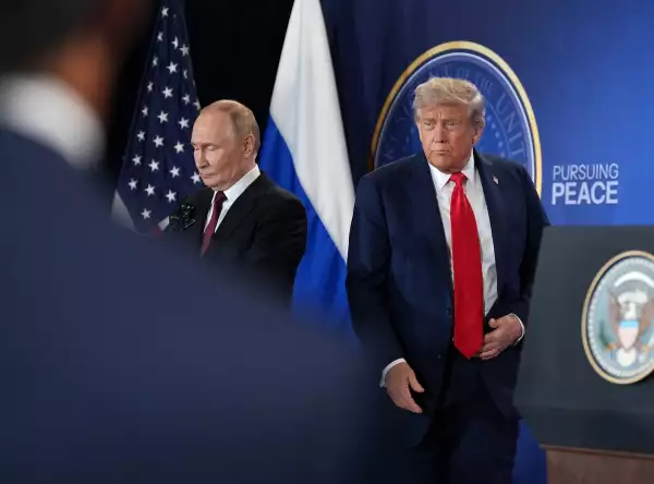 Donald Trump y Vladimir Putin en la cumbre binacional Pursuing Peace celebrada en Alaska