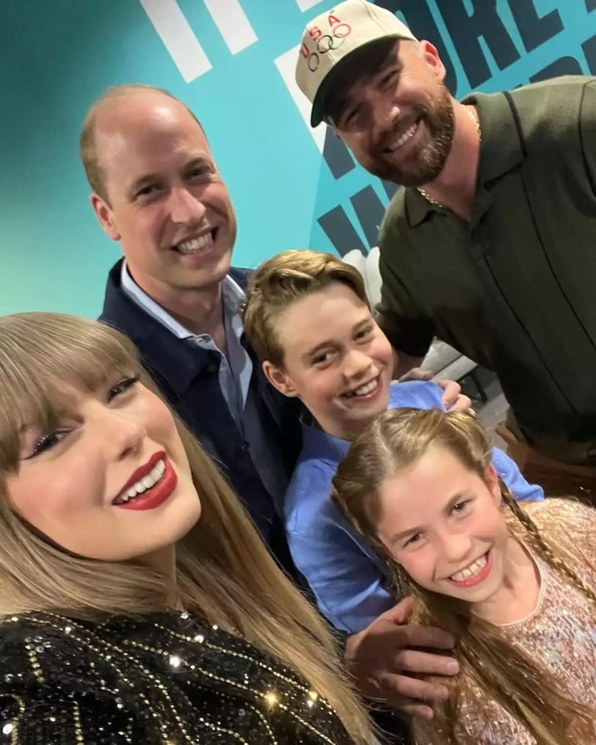 El príncipe William y sus hijos George y Charlotte con Taylor Swift
