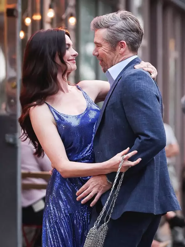 Patrick Brammall es James Carr el nuevo interés romántico de Andy Sachs interpretada por Anne Hathaway en El Diablo viste a la Moda 2