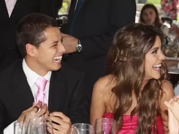 Chicharito con Lety Sahagún a quien conoció en Jalisco y son novios desde hace más de dos años.