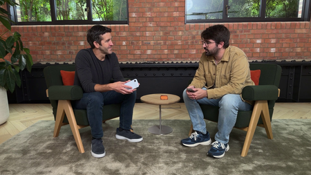 John Ternus durante su entrevista con Xataka | Imagen: Xataka