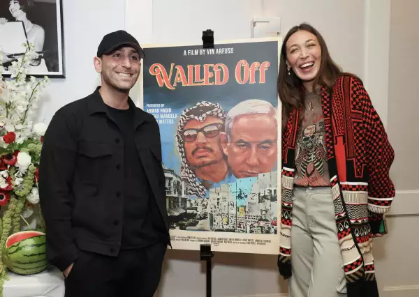 Alana Hadid en la proyección privada de "Wailed Off", película distribuida por su empresa Watermelon Pictures, junto al director Vin Arfuso.