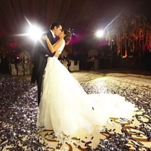 Aunque no pudieron estar juntos por un viaje del corredor de autos, la pareja no olvidó recordarse cuánto se aman en su cuarto aniversario de bodas.