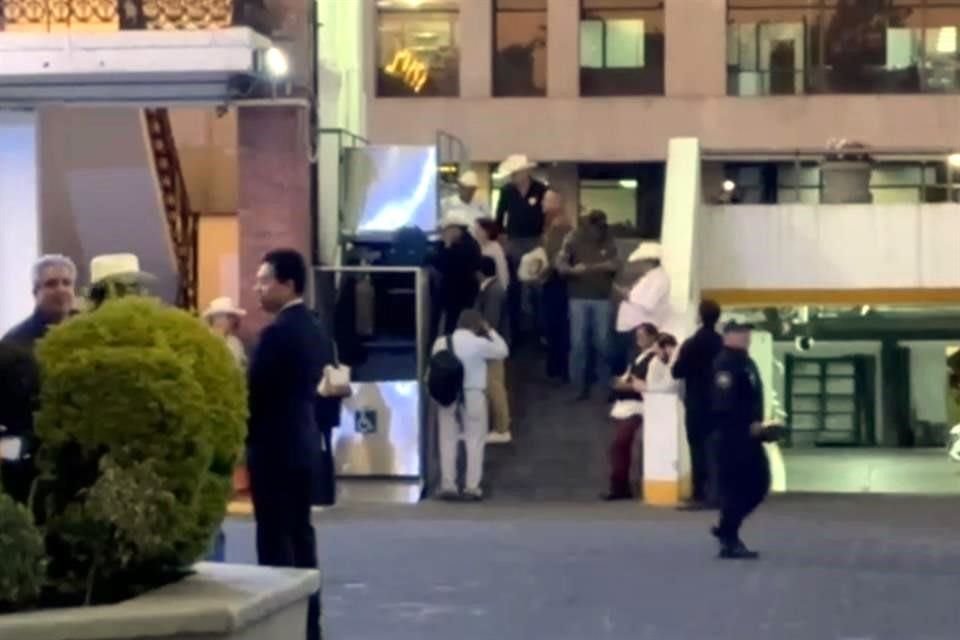 Los líderes campesinos estuvieron dentro de la Secretaría de Gobernación por más de cinco horas sin llegar a un acuerdo.