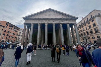 La fachada del Panteón de