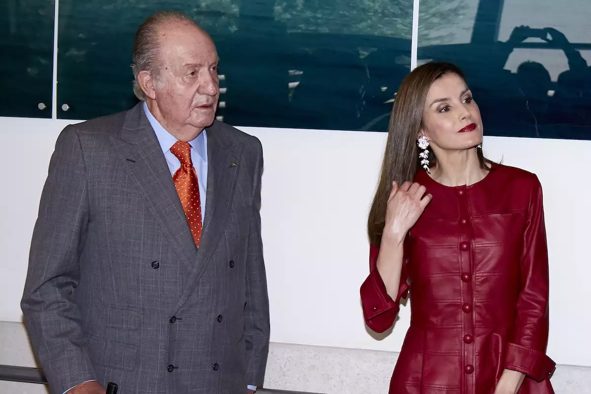 El rey emérito Juan Carlos de España hace señalamientos contra la reina Letizia en su libro de memorias