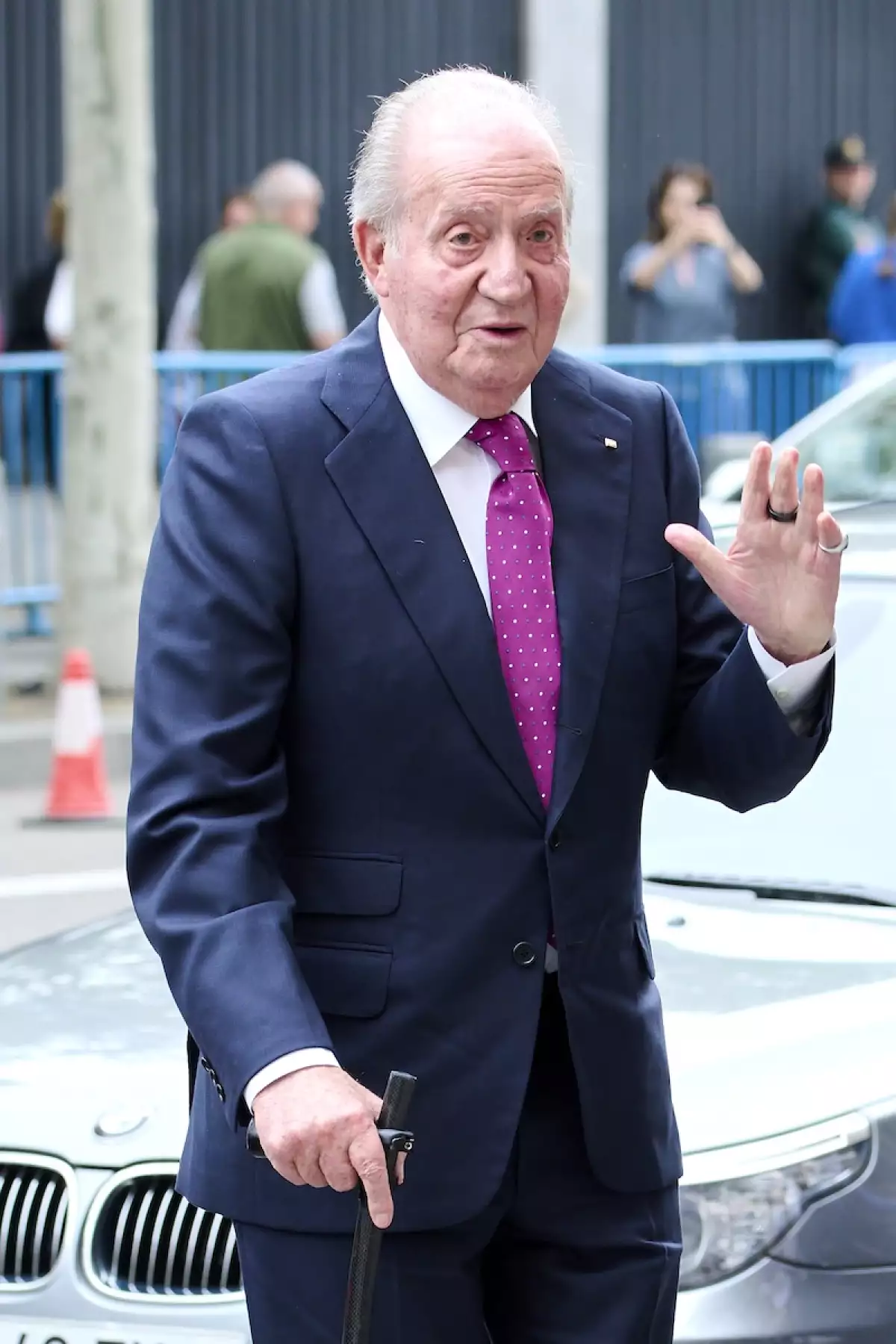 Felipe VI otorga la Orden del Taisón de Oro a la reina Sofía mientras Juan Carlos I celebra 50 años de su coronación alejado del ojo público