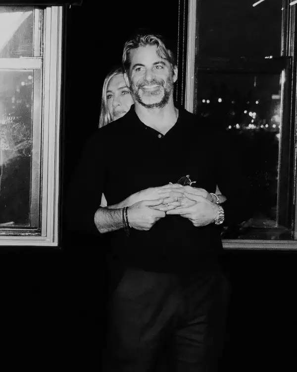 Jennifer-Aniston-Jim-Curtis-Instagram