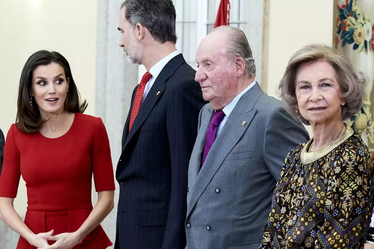 El rey emérito Juan Carlos de España hace señalamientos contra la reina Letizia en su libro de memorias