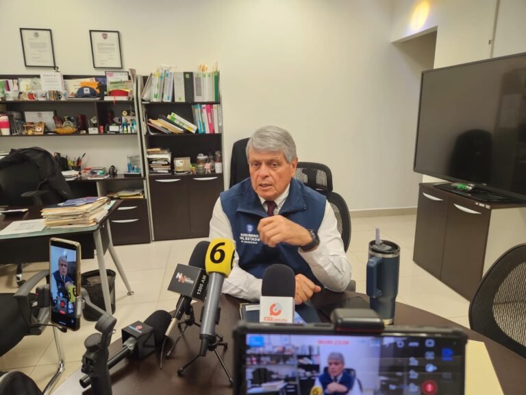 Colapsa barda en primaria “21 de Marzo”; autoridades realizan inspección para la reparación