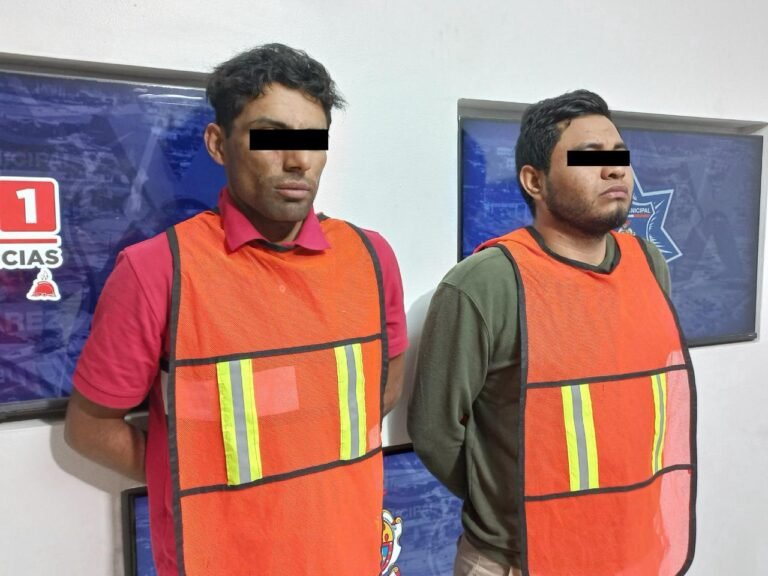 Intentaron robarse un vehículo y fueron detenidos; traían una dosis de cristal