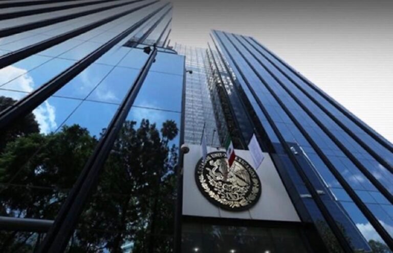 FGR niega cierre de investigación por muerte del exrector de la UAS.