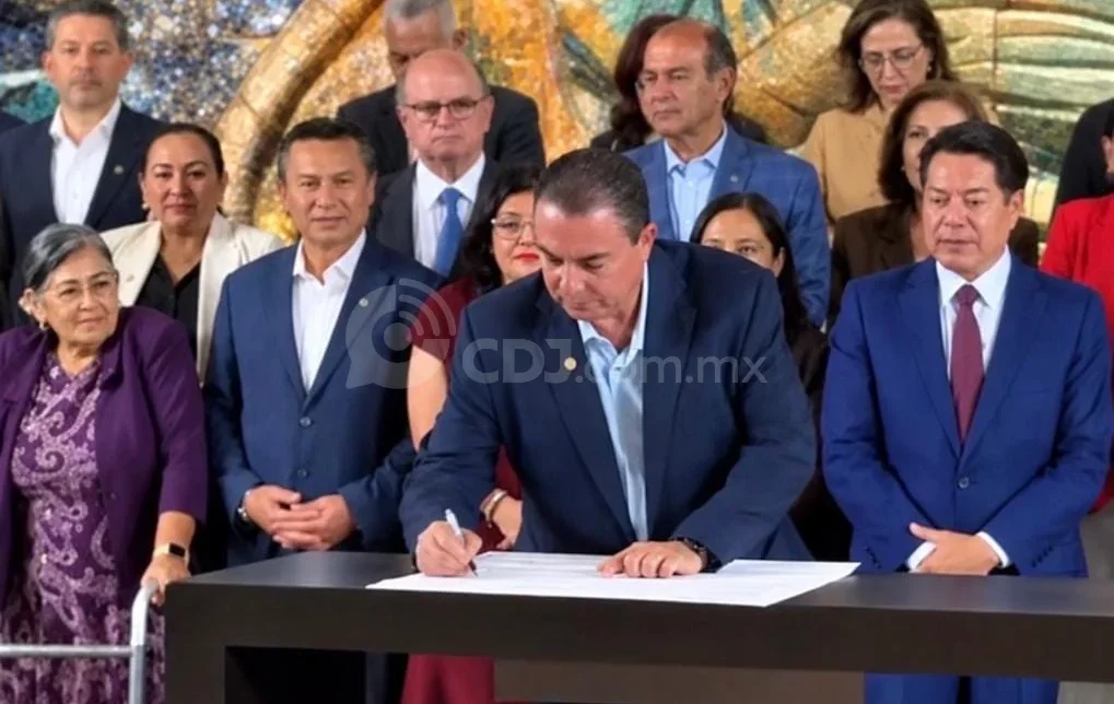 Restringirán celulares en primarias y secundarias tras acuerdo nacional