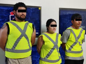 Rescata Policía Municipal a 12 migrantes en Juárez; detienen a tres y aseguran arma calibre .22