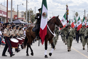 Entre banderas, bandas de guerra y caballos: Juárez conmemora 216 años de Independencia con desfile cívico-militar