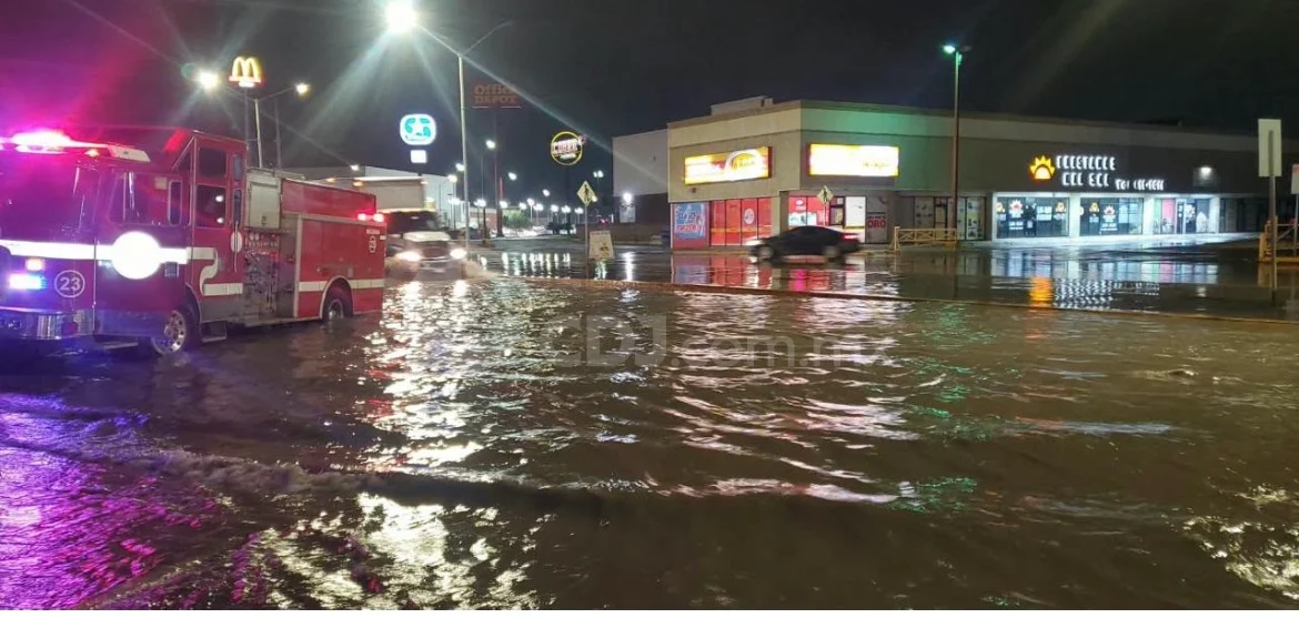 URGENTE: Mantienen cerradas 13 vialidades de Ciudad Juárez por acumulación de agua