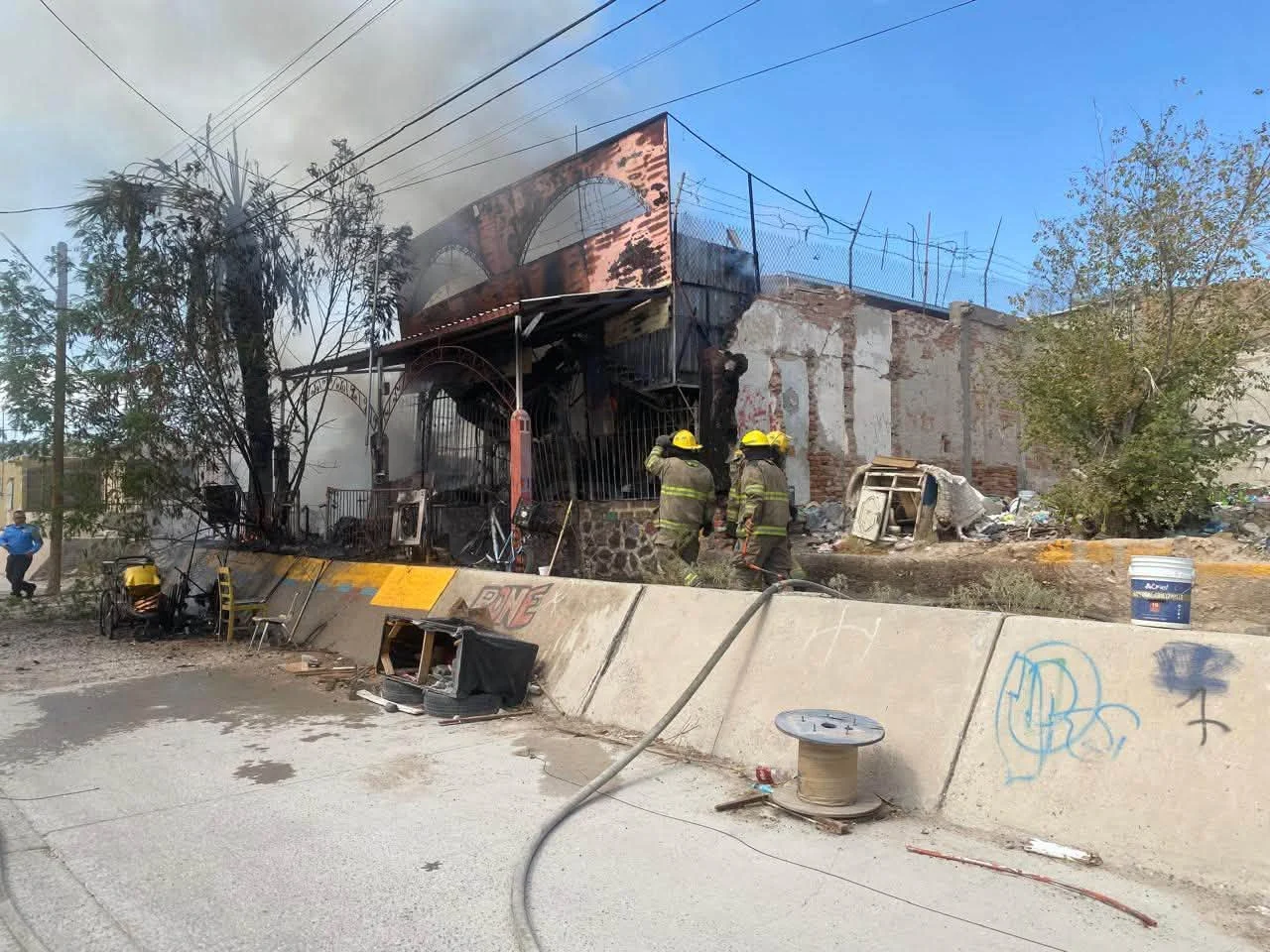 Atienden bomberos un incendio en domicilio de la colonia Juárez; reportan daños materiales