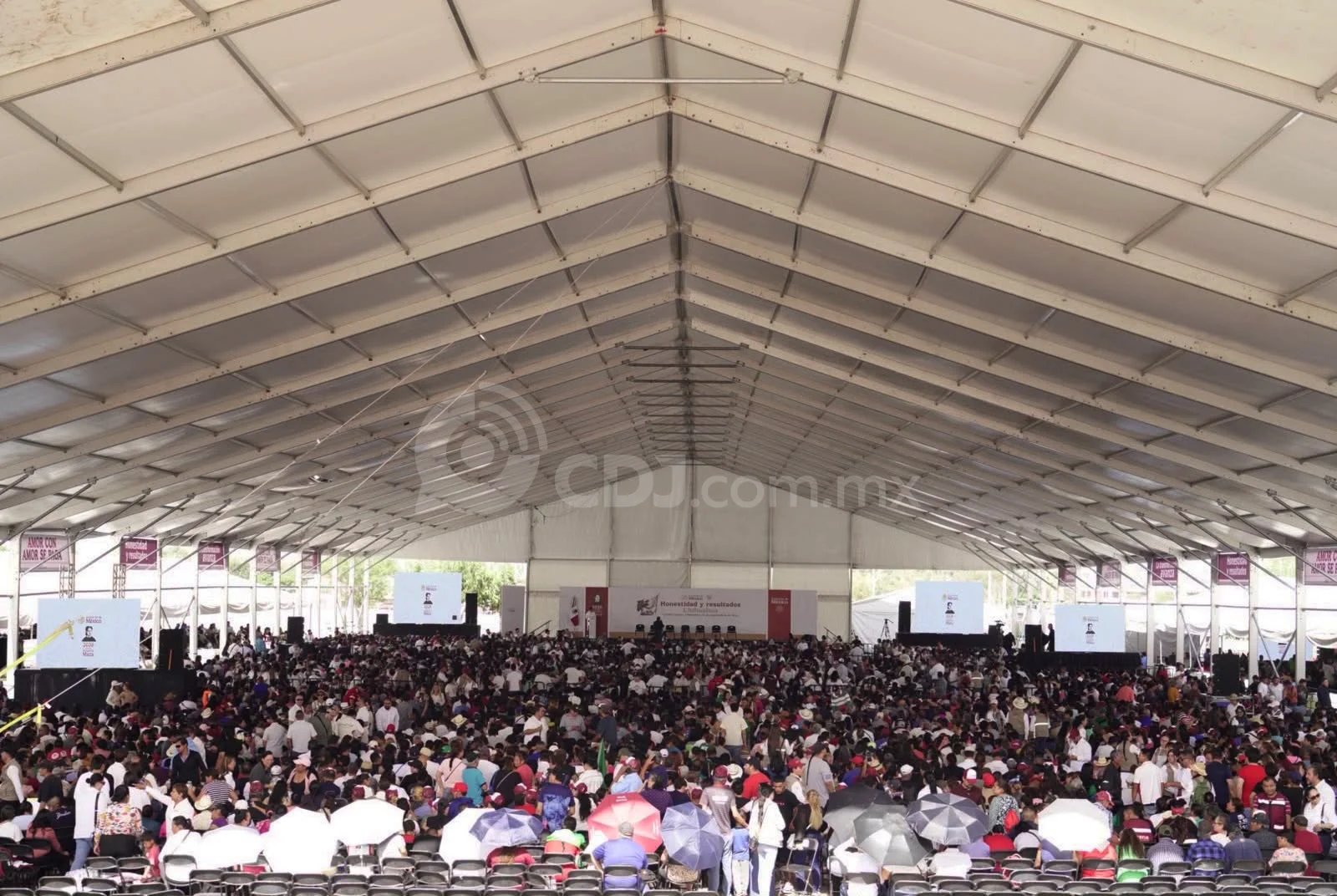Reportan lleno completo de la Plaza de la Mexicanidad a una hora del informe de Sheinbaum