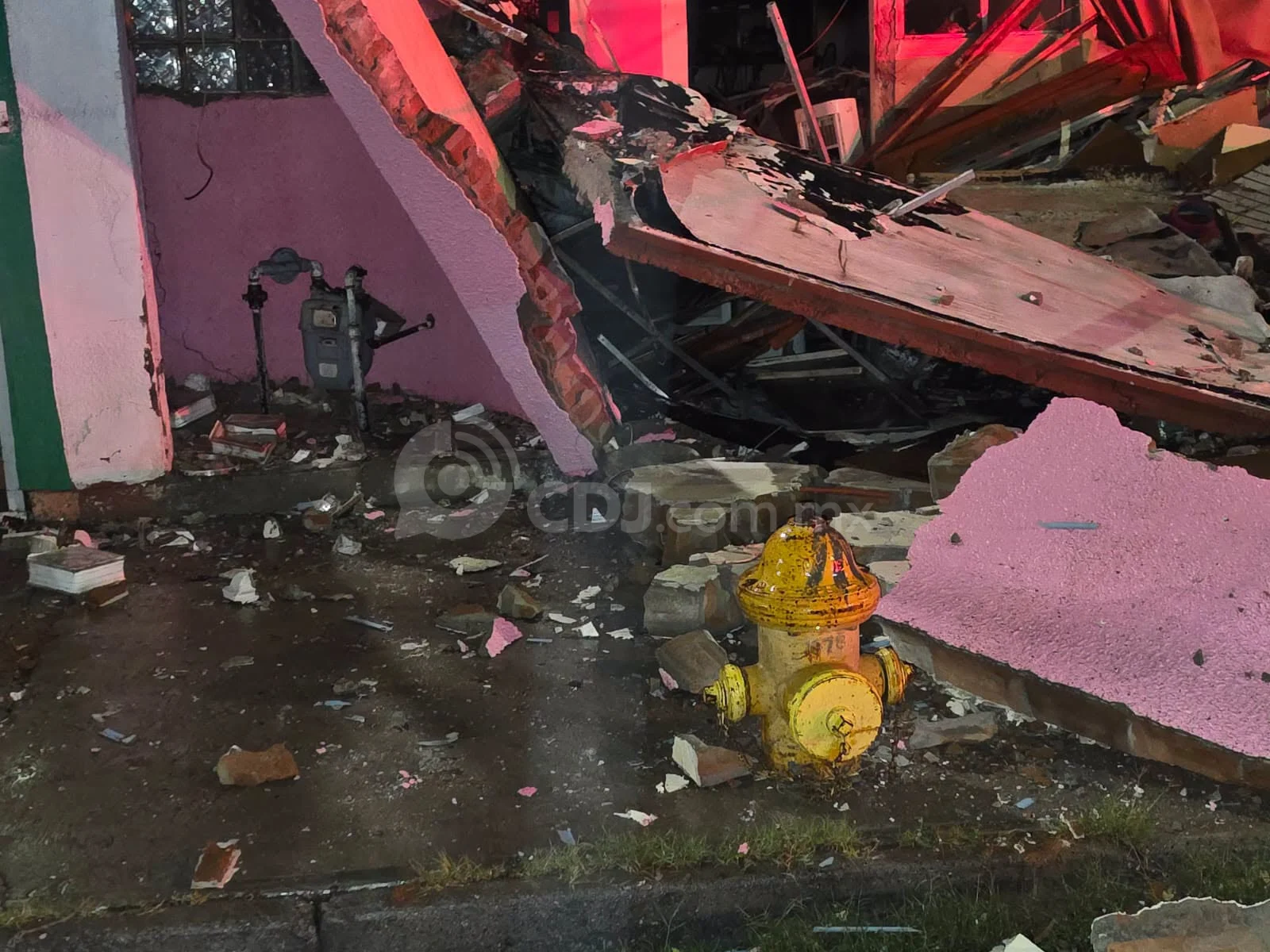 Atienden explosión en domicilio del fraccionamiento Valle del Sol
