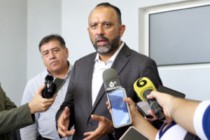 Orpinel defiende funcionamiento de pozos tras tormenta; pide reabrir vialidad de Torre Centinela y reporta 70 colonias atendidas
