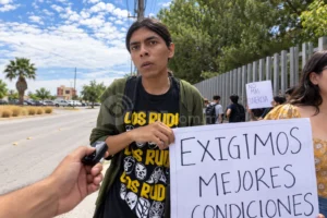 Alumnos de la UACH en Juárez exigen destitución del rector y denuncian deterioro de instalaciones