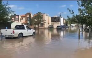 Inundaciones mantienen bajo el agua a sectores del suroriente de Ciudad Juárez