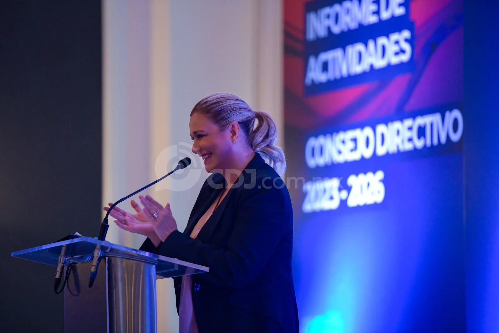 Protejamos lo construido, pide Maru Campos a empresarios