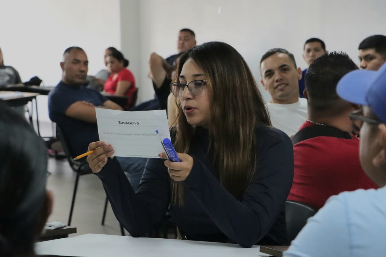 Policías entrenan autocontrol para situaciones de riesgo