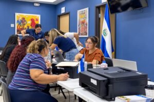 Un trámite puede cambiar el camino: migrantes encuentran servicios y orientación en Feria Consular de Juárez