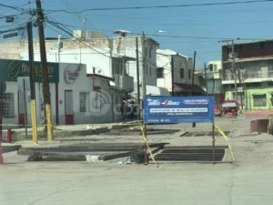 Obras pluviales complican circulación frente a Smart Chaveña