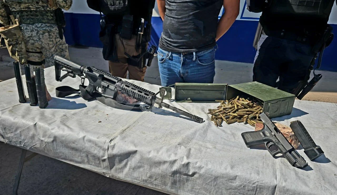 Tres detenidos y cinco armas aseguradas tras operativo reforzado en Ojinaga