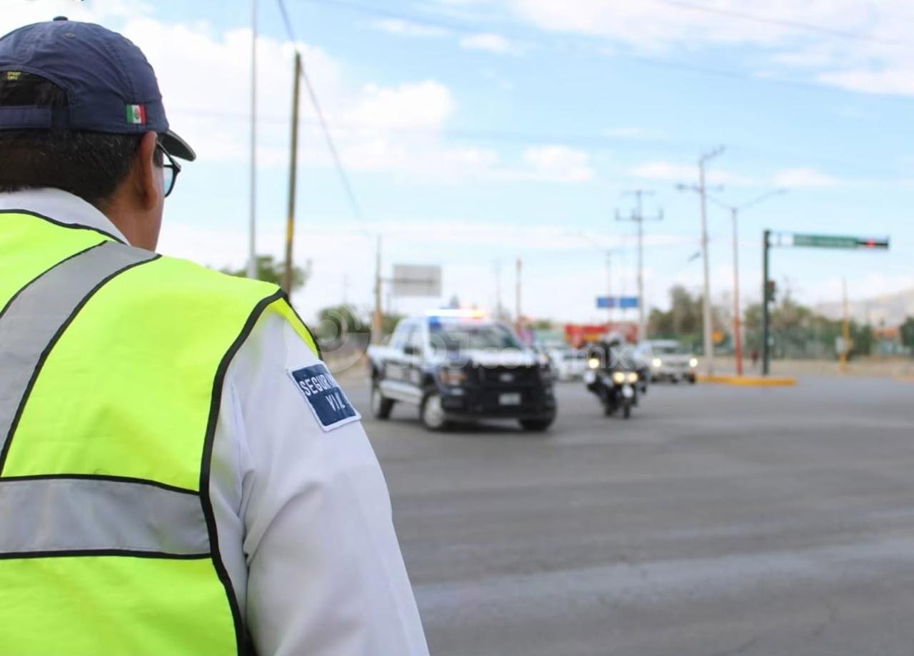 Cierran la avenida Vicente Guerrero por protesta de personal del IMSS