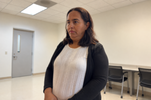 Denuncia que mujer chocó su casa con bebé de tres semanas a bordo por hacer “ceritos”; daños superarían los 100 mil pesos en Juárez