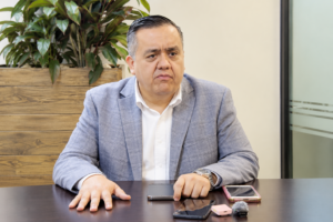 Respalda ventas de estudiantes en la UTCJ y recuerda cómo elegían la cafetería durante su rectoría: Carlos Ortiz