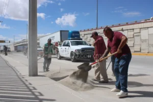 No se la acaban: siguen brigadas limpiando la Juárez–Porvenir tras las lluvias
