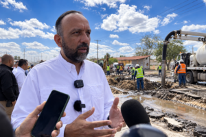 Municipio y JMAS trabajan en Juárez-Porvenir para reparar drenaje y recuperar la vialidad tras lluvias