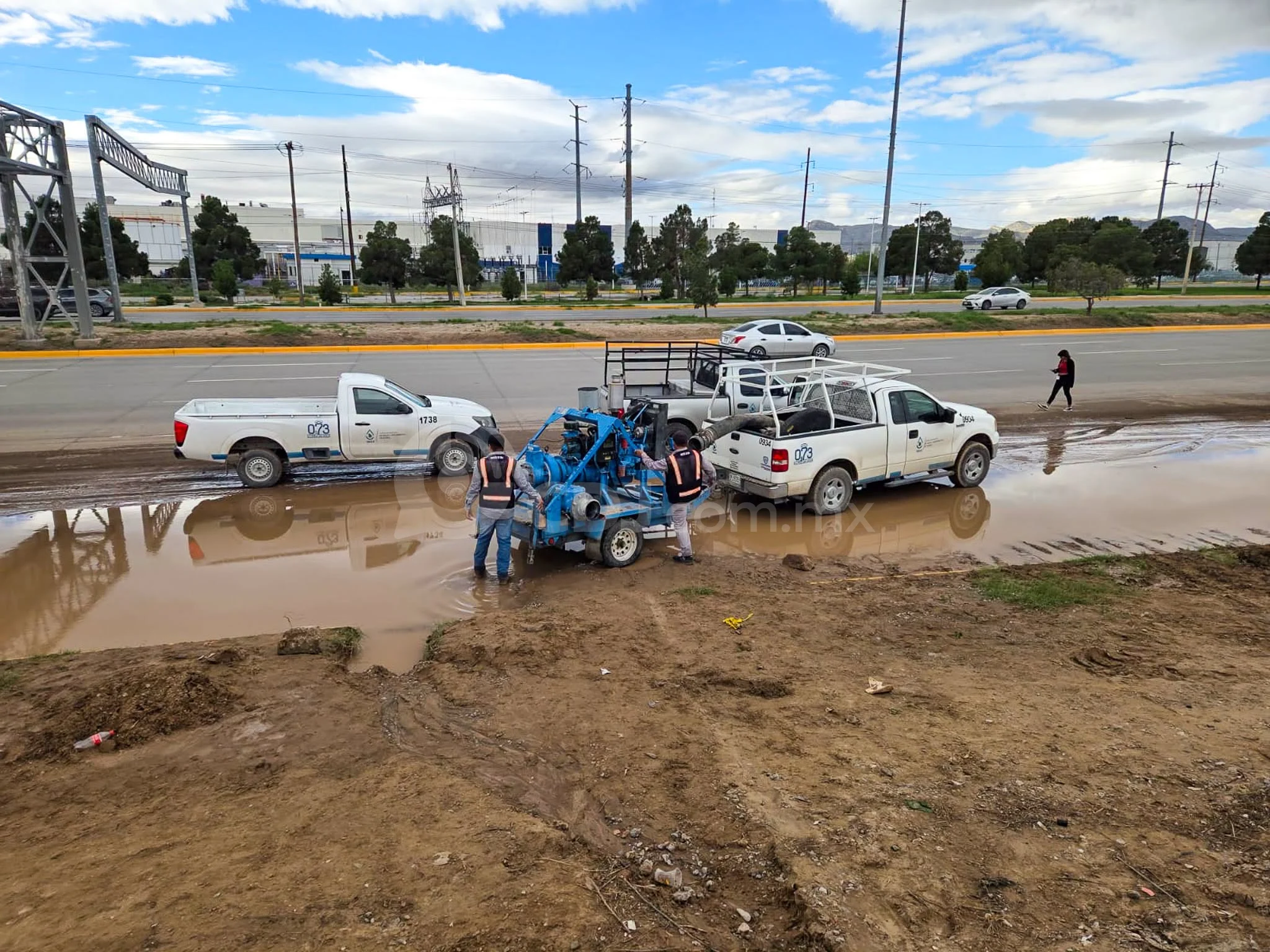 JMAS libera cuatro carriles de Juan Pablo II tras atender acumulación de agua