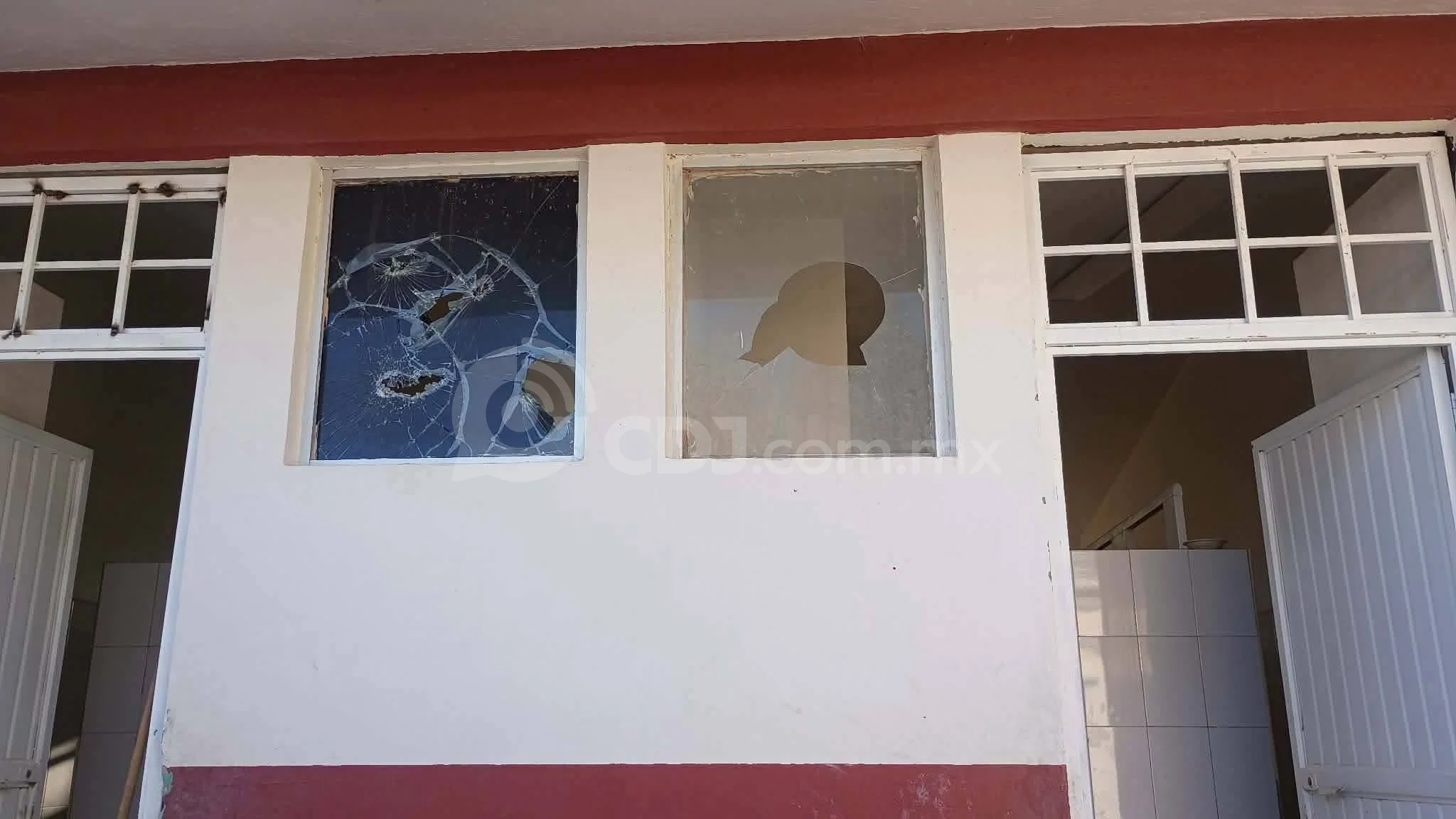 Denuncian vecinos falta de vigilancia en Granjas San Rafael; roban equipo en primaria