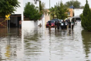 Se suman estudiantes de la UTCJ al apoyo de familias afectadas por lluvias