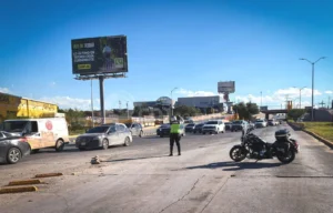 Cierran circulación de la avenida De las Torres por trabajos de desagüe en puente Centauros
